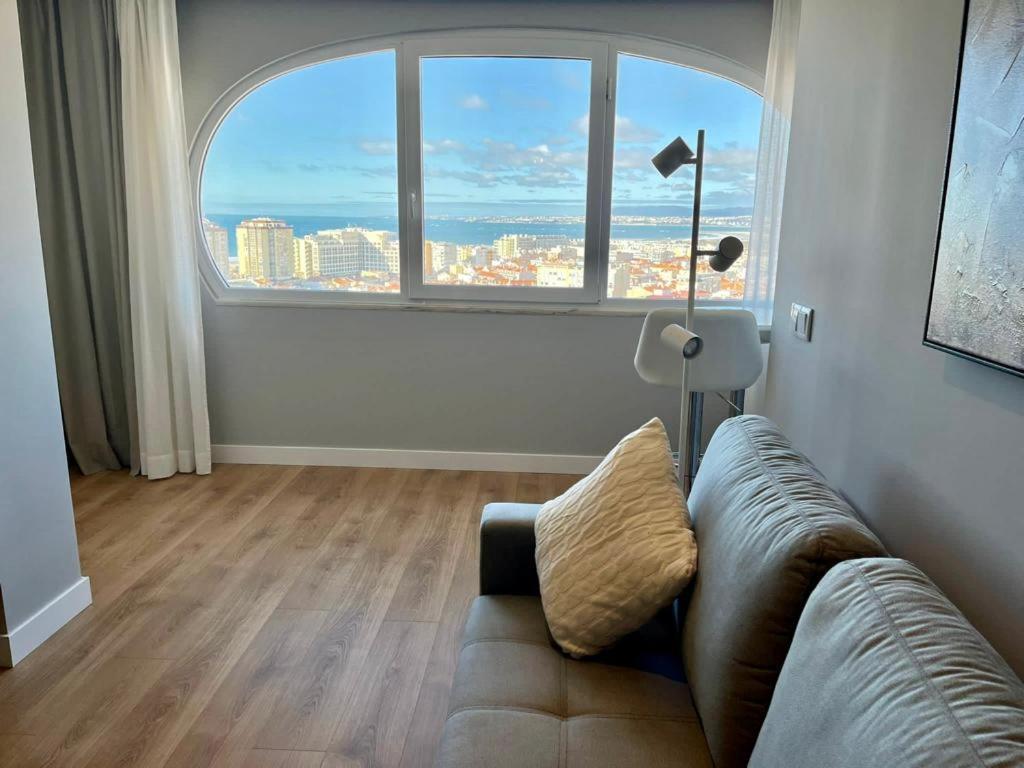 T2 Com Uma Vista Deslumbrante Sobre O Atlantico! Apartment Costa de Caparica Exterior foto
