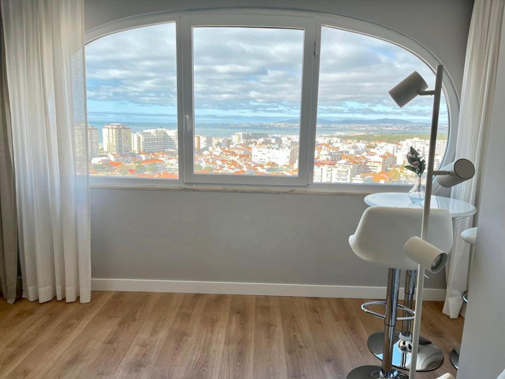 T2 Com Uma Vista Deslumbrante Sobre O Atlantico! Apartment Costa de Caparica Exterior foto