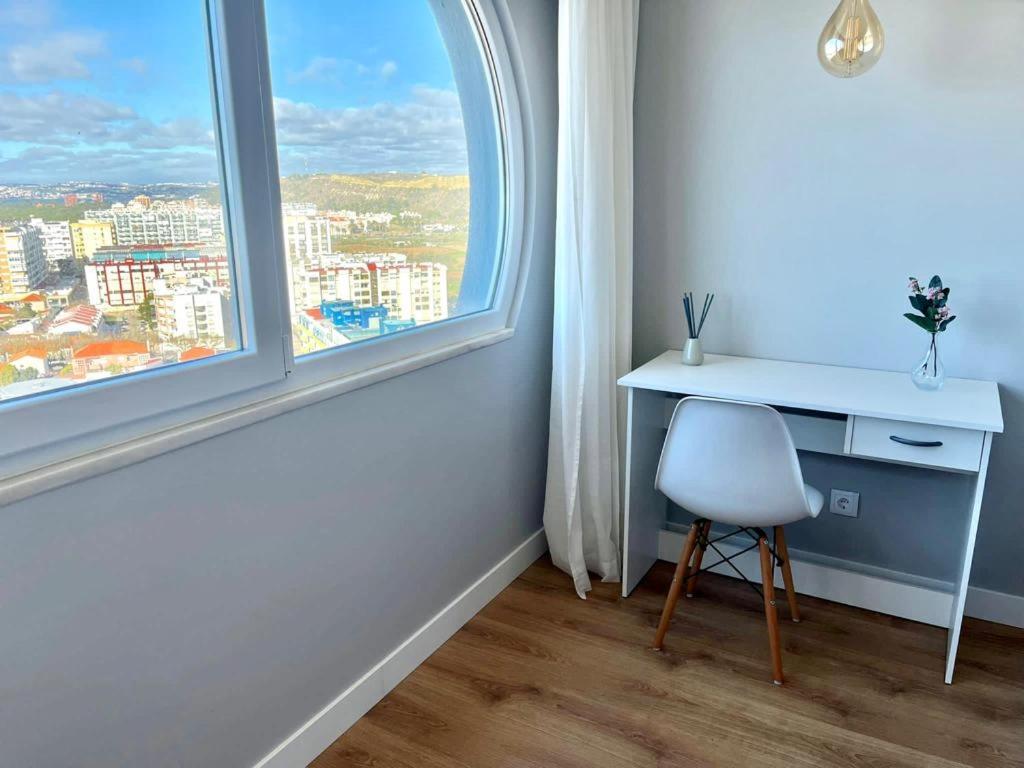 T2 Com Uma Vista Deslumbrante Sobre O Atlantico! Apartment Costa de Caparica Exterior foto